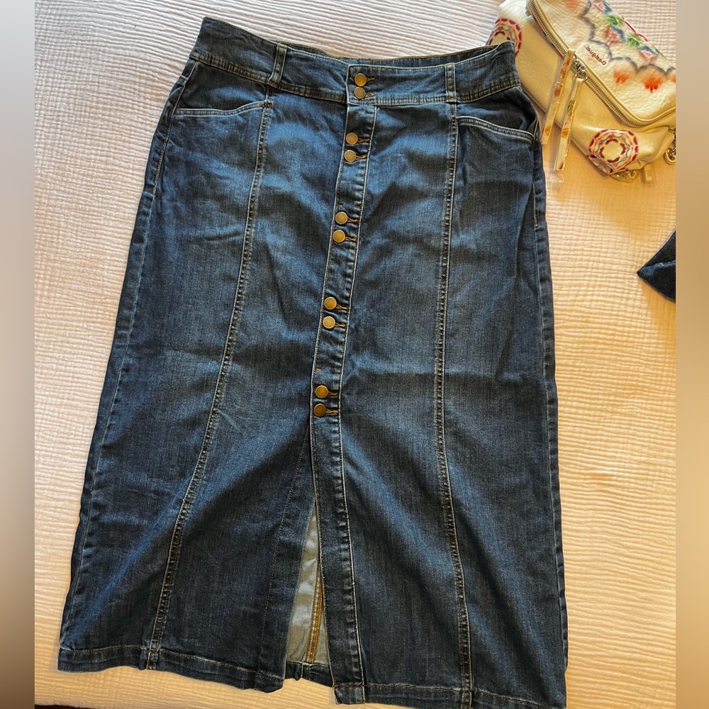 Style @ Co denim skirt. Free shipping this weekend!